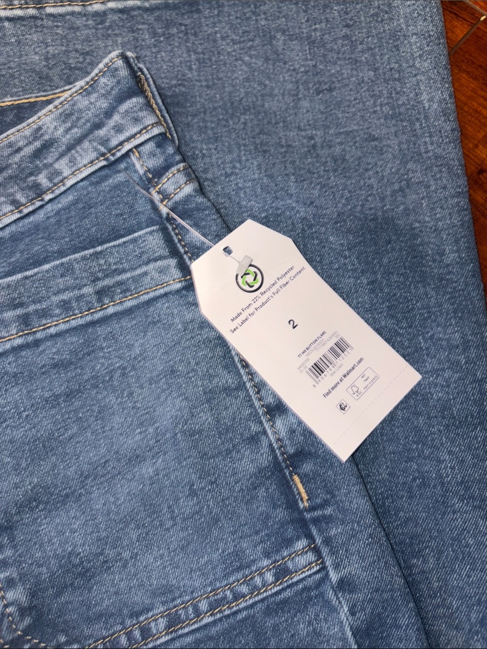 Time and Tru Women's Patch Pocket Flare Jeans, 31" Inseam, Sizes 2 - Picture 2 of 7